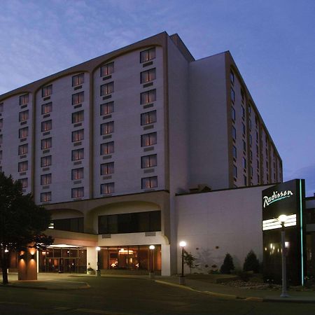 Radisson Hotel Bismarck Exterior photo