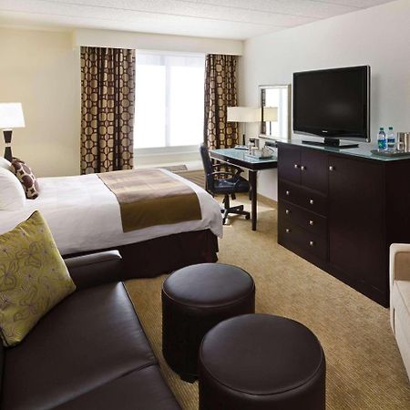 Radisson Hotel Bismarck Room photo